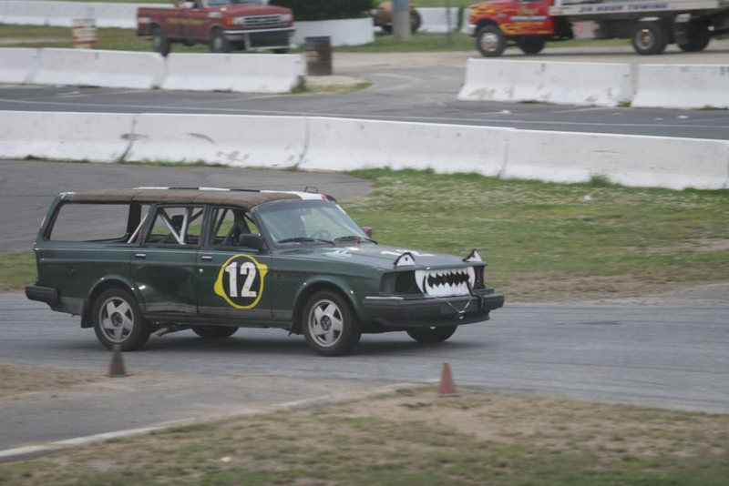 Illustration for article titled The 24 Hours Of LeMons New England 2009 Über Gallery, Part 1